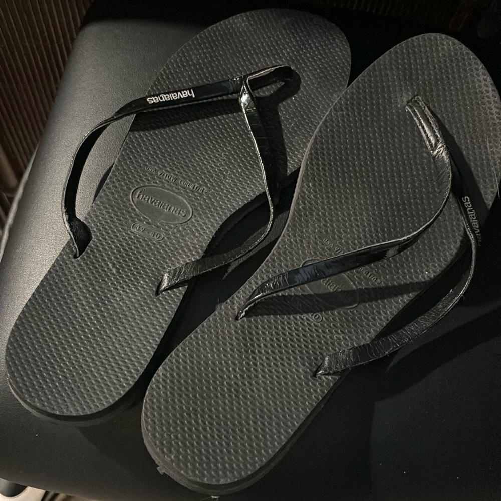 Havainas black sandals sz 9/10